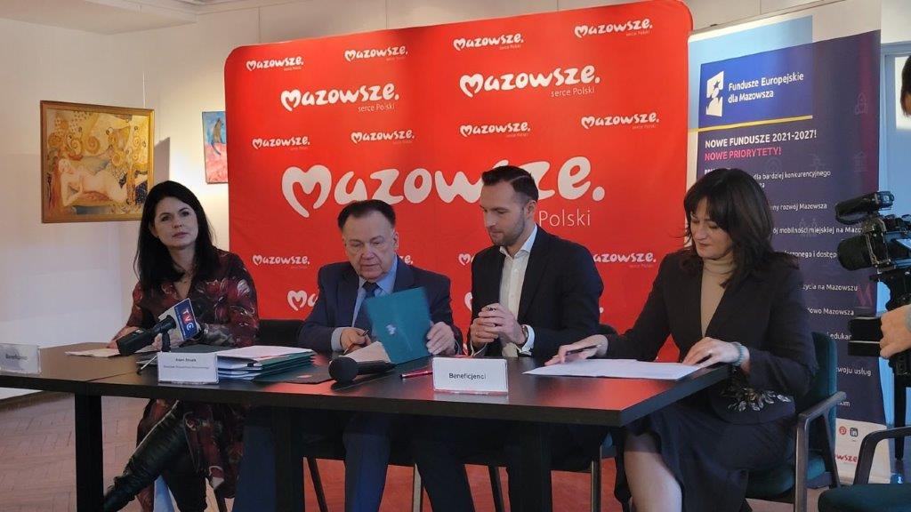 Prezydent Ciechanowa Podpisuje Umowę Na Dofinansowanie Projektu Drogowego