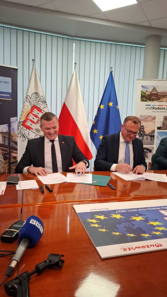 podpisanie umowy przez prezydenta radomia