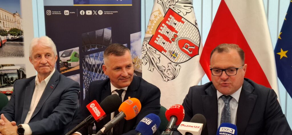 Wicemarszałek Rafał Rajkowski wypowiada się na konferencji