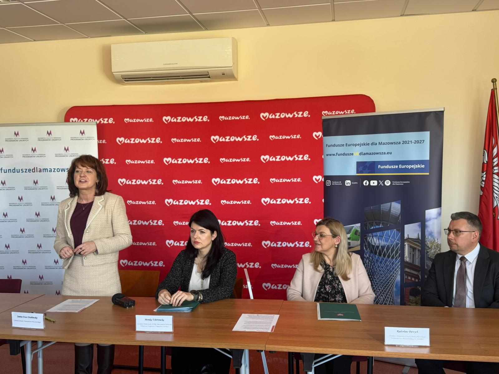 Podpisanie trzech umow FEM w Ostrolece