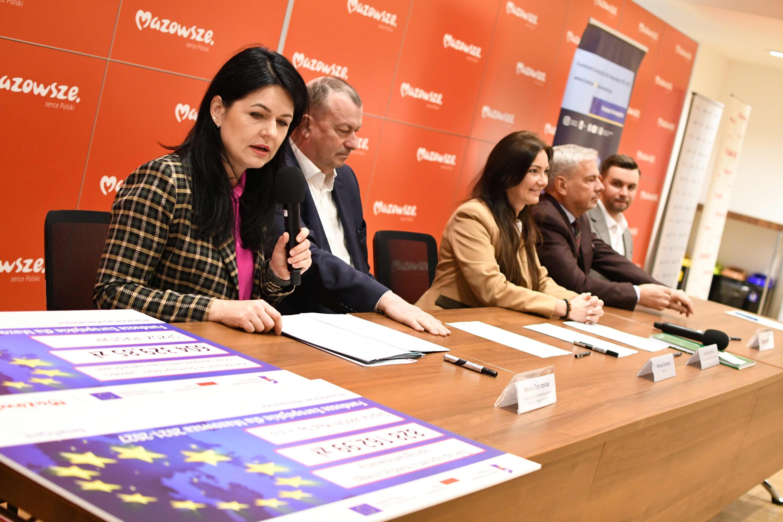 Podpisanie 2 umow FEM w UM WM w Warszawie scaled