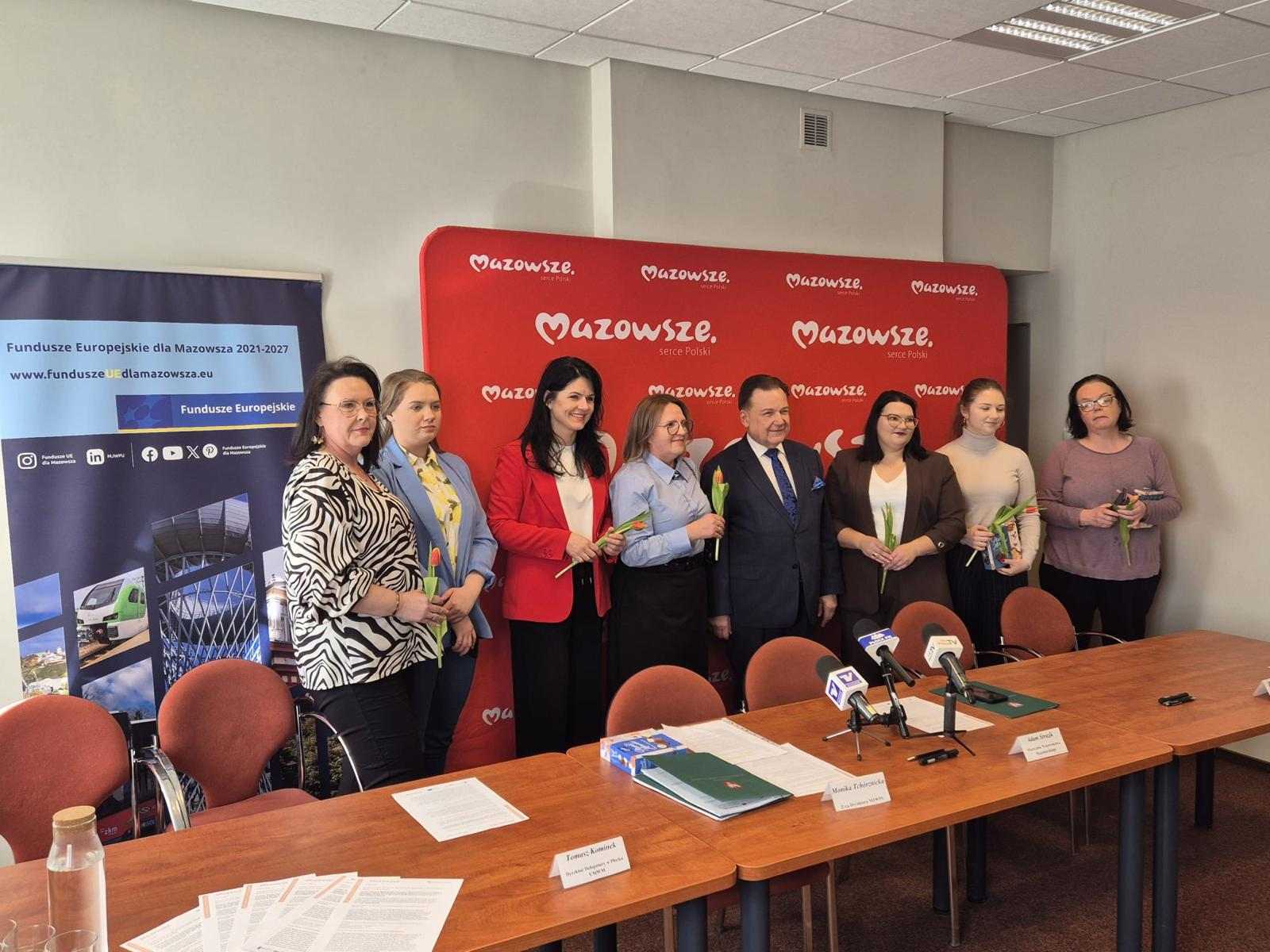 Uroczyste podpisanie umow FEM w Plocku