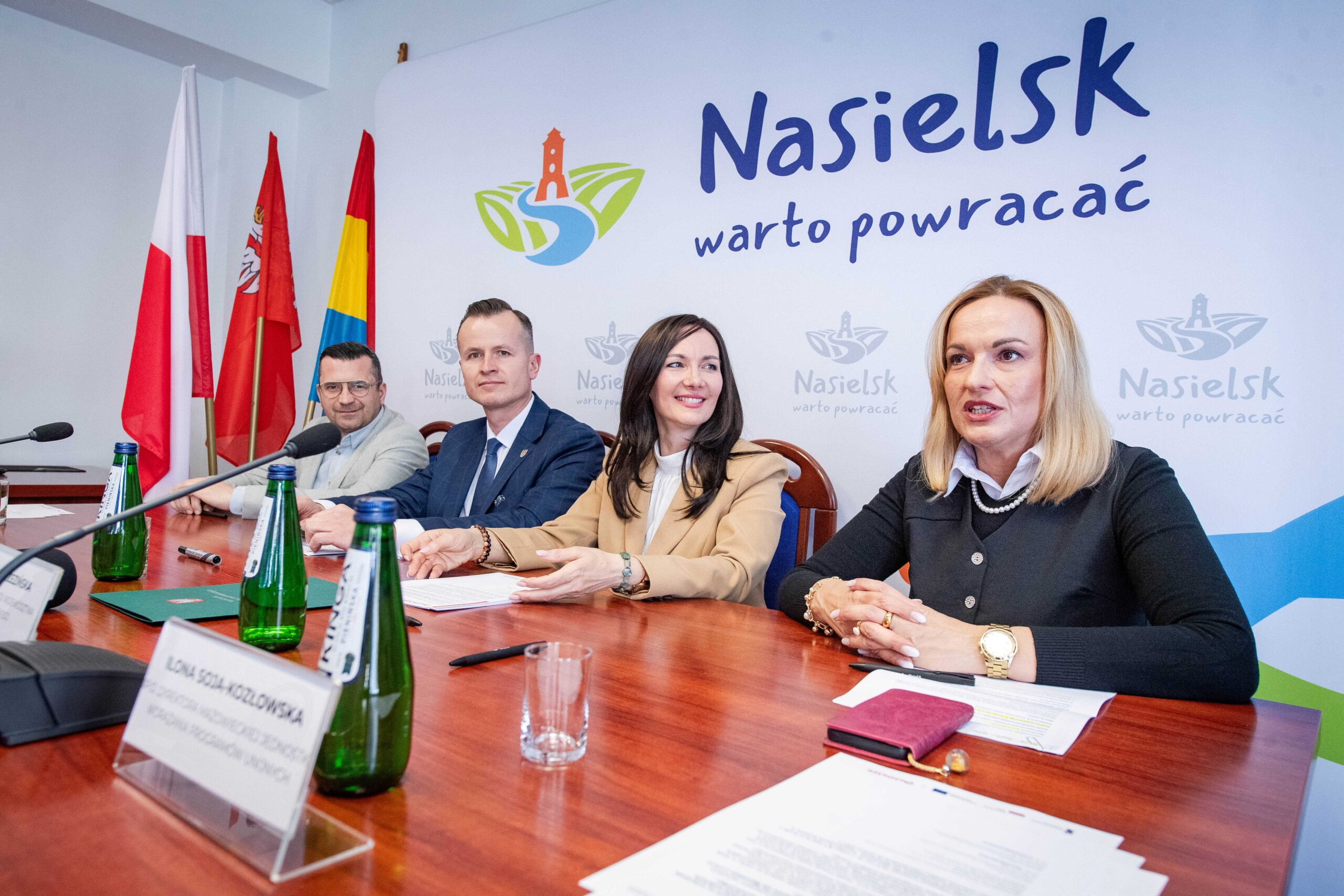 Dyrektor MJWPU Ilona Soja Kozlowska zabiera glos na wydarzeniu w Nasielsku scaled