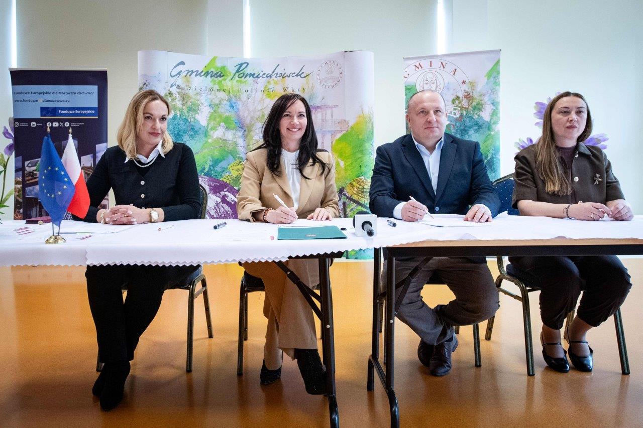 Moment podpisania umow z gmina Pomiechowek