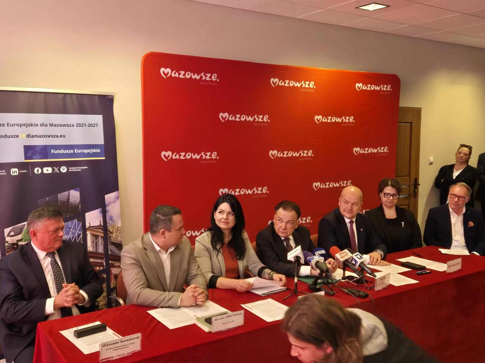 Podpisanie umow FEM w Plocku