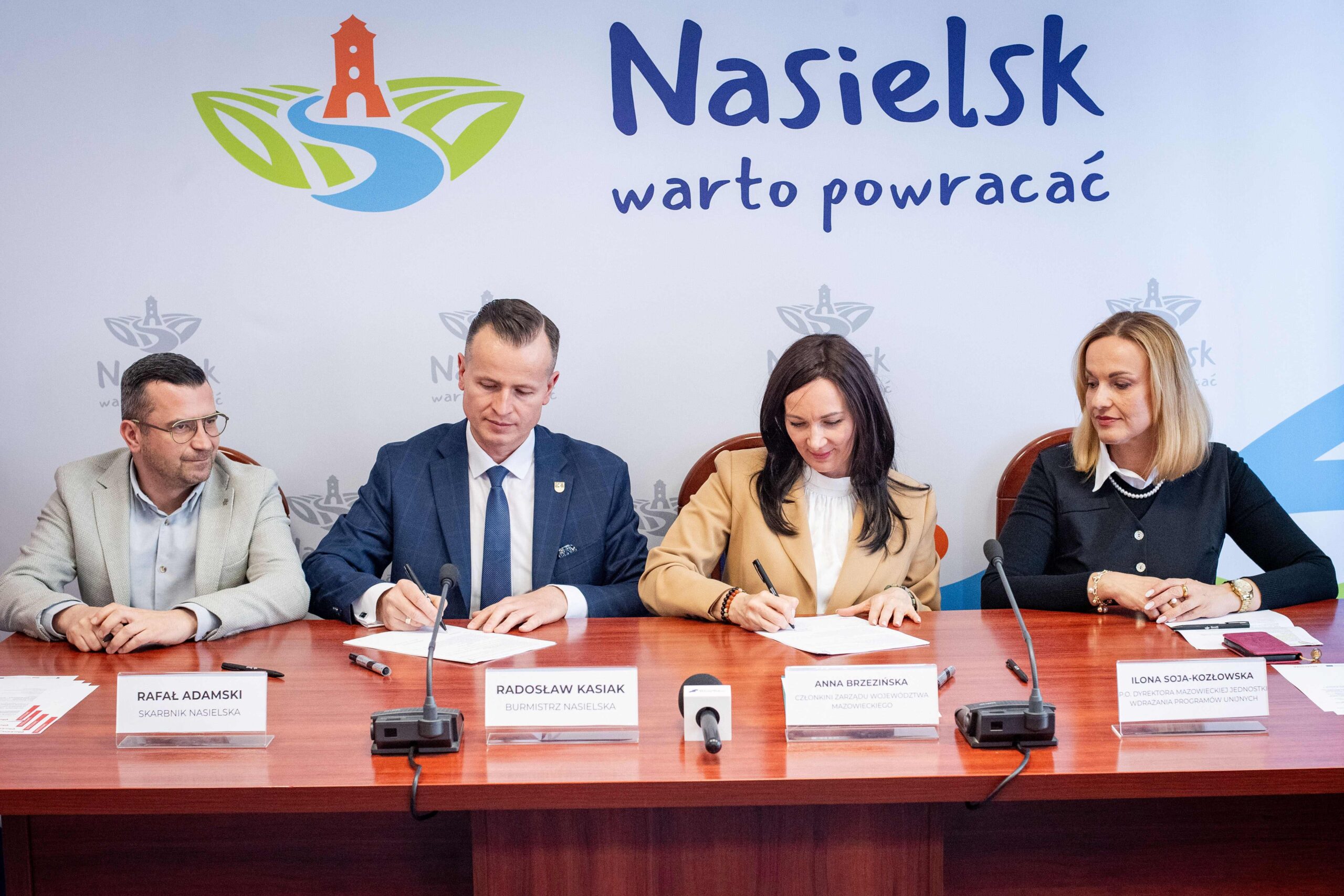 Podpisanie umowy na rozbudowe oczyszczalni sciekow scaled