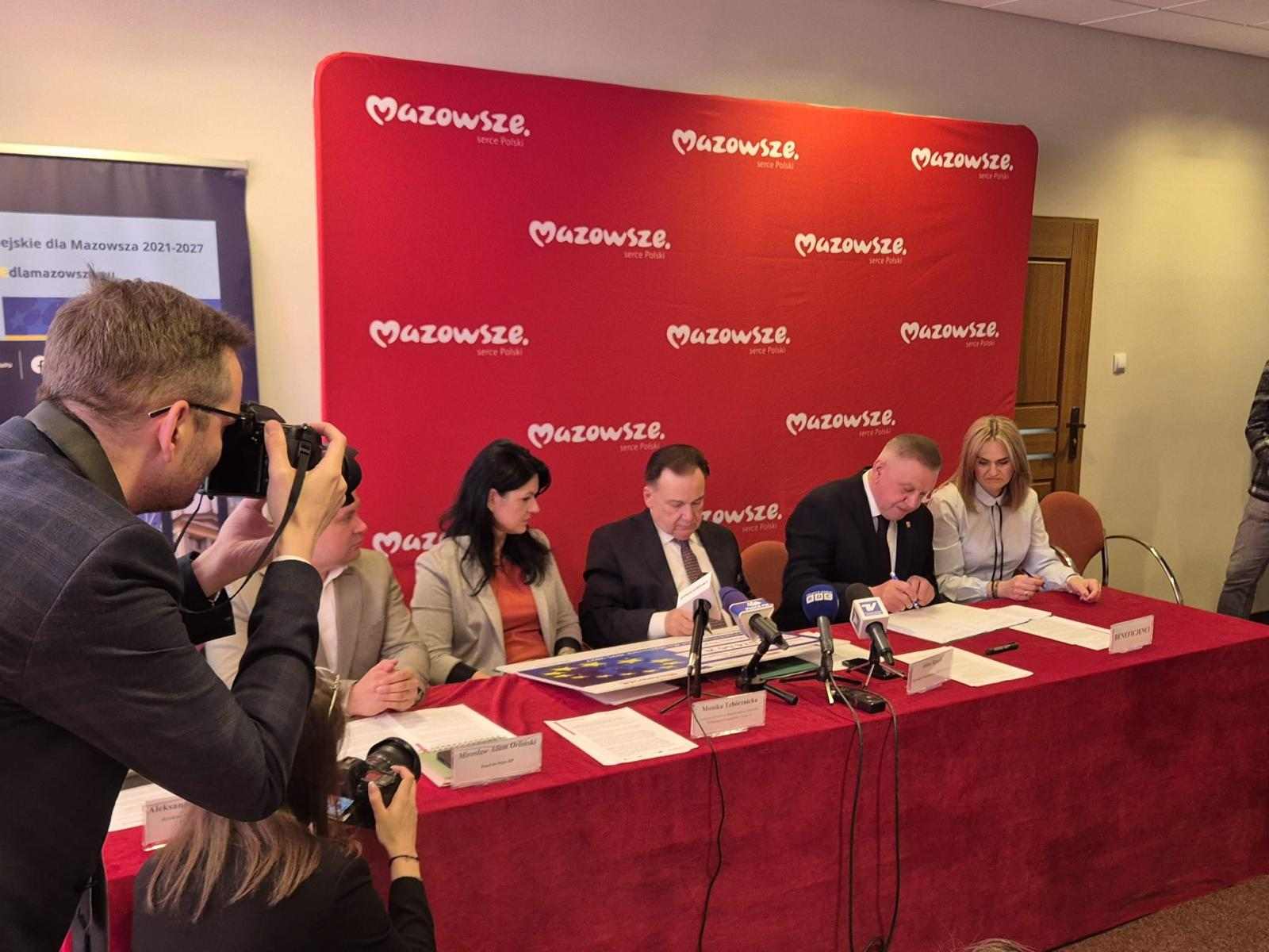 Wladze Plonska podpisuja umowe o dofinansowanie