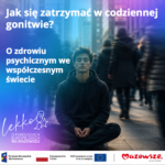Młody mężczyzna z zamkniętymi oczami siedzi ze skrzyżowanymi nogami, medytując spokojnie na ruchliwej ulicy miasta, gdy obok przechodzą niewyraźni ludzie. Tekst w języku polskim omawia zdrowie psychiczne we współczesnym świecie. U dołu logo funduszy europejskich i województwa mazowieckiego.