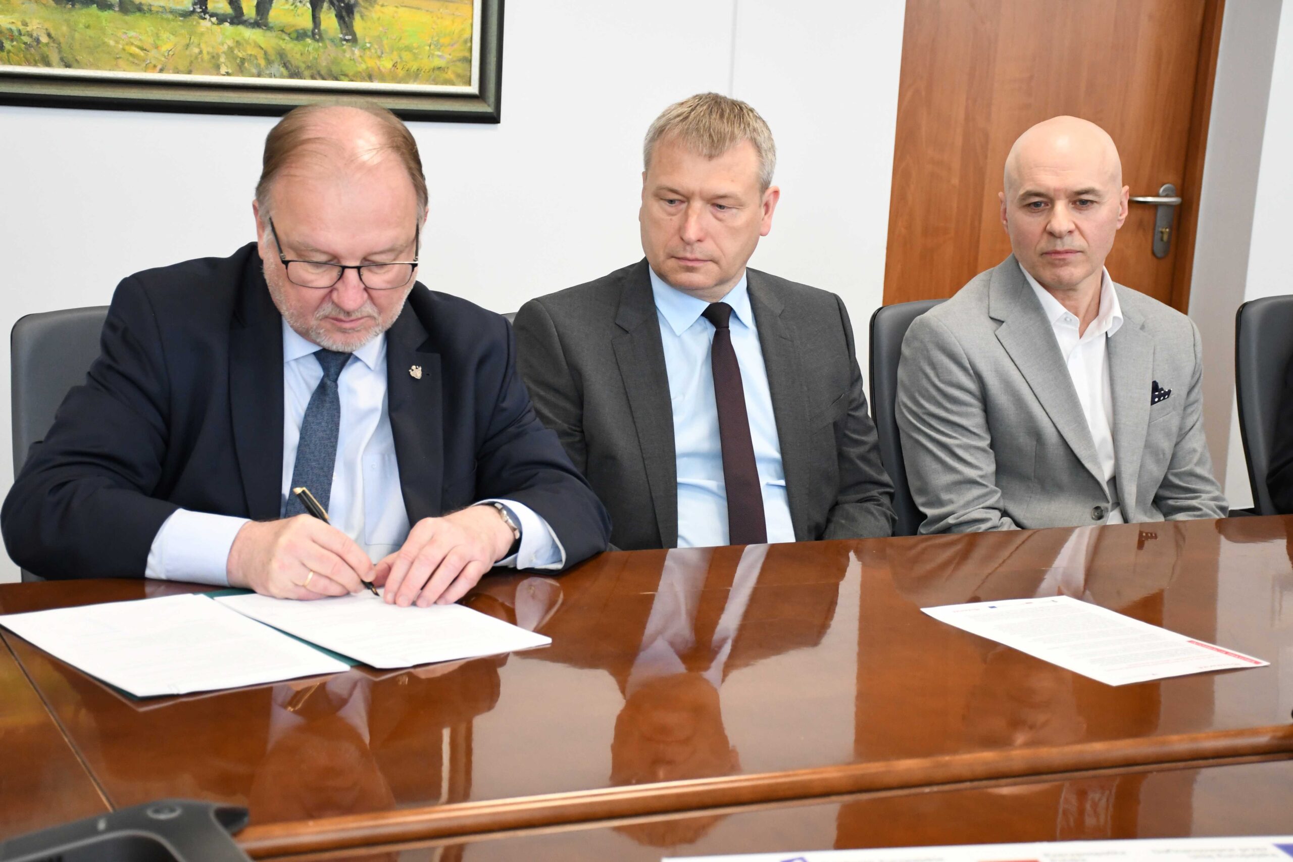Beneficjent podpisuje umowe ponad 15 mln zl z UE scaled